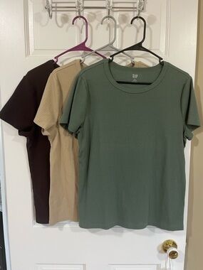 Gap ribbed t-shirts ( lot of 3)